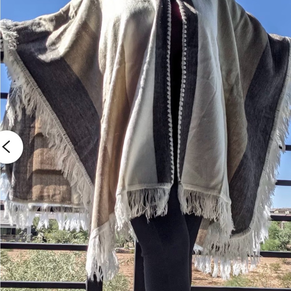 Hooded, baby alpaca, super soft wall, unisex cowgirl poncho from Ecuador - Picture 2 of 5